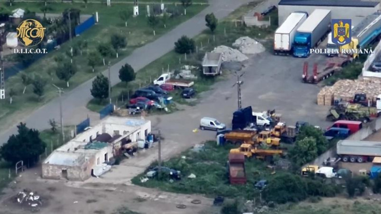 Milioane de ţigarete de contrabandă şi o fabrică ilegală descoperite în România şi Italia