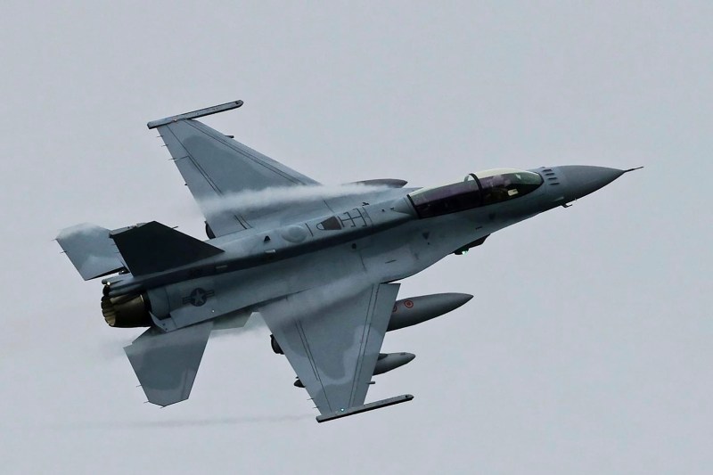 Motivul pentru care a eșuat primul F-16 bulgăresc nou-nouț la livrare. România, exemplu pentru Bulgaria / Comparația abordărilor celor două țări vecine
