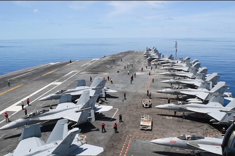 „Necesar operațional urgent”. Grupul de atac al portavionului USS Nimitz, în drum spre Orientul Mijlociu