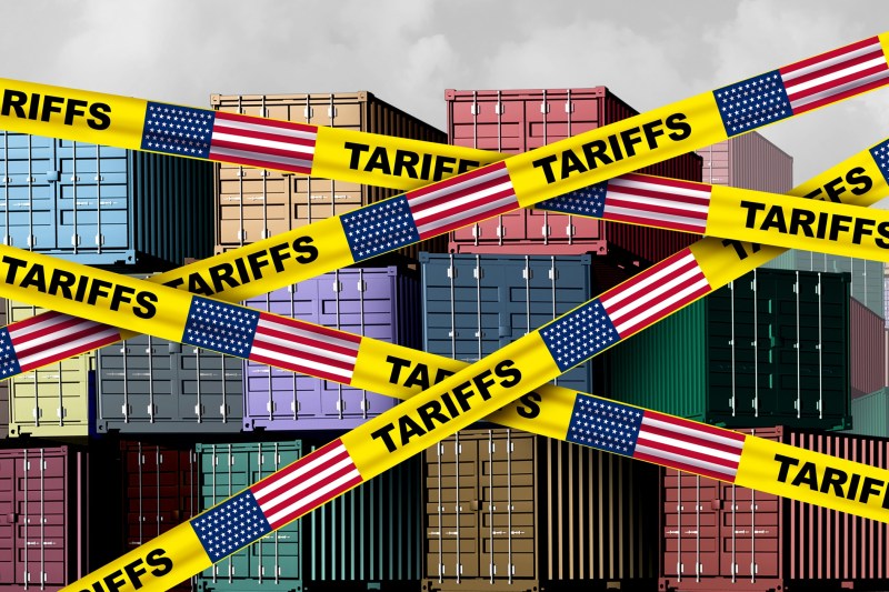 Negociatorii europeni propun o taxa vamală unică administrației Trump, incluzând și alte concesii în discuții.