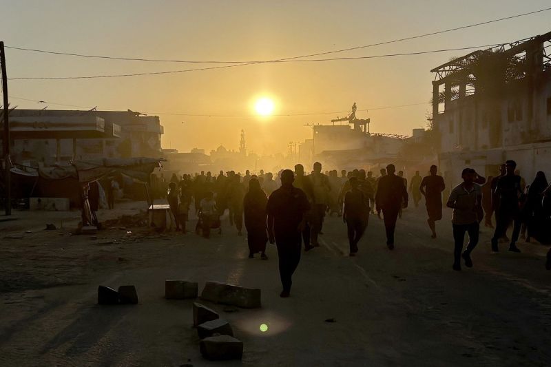 „Nici eu nu mai știu cine în cine trage”. Gaza, devastată de atacurile continue, se fragmentează în feude individuale, asemănătoare unui film post-apocaliptic.