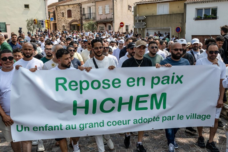 O crimă inspirată de ideologii extremiste deschide o discuție în Franța despre definiția terorismului