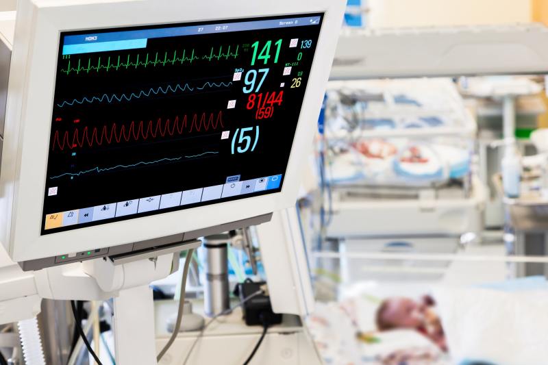 O femeie în moarte cerebrală a dat naștere unui copil după cinci luni de susținere artificială