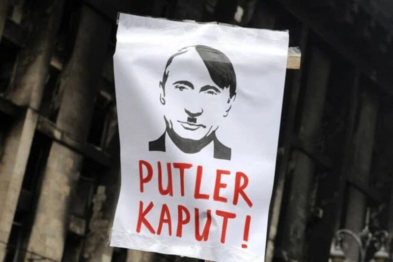 O instanță din Siberia a hotărât că compararea lui Putin cu Hitler afectează societatea și incită la terorism