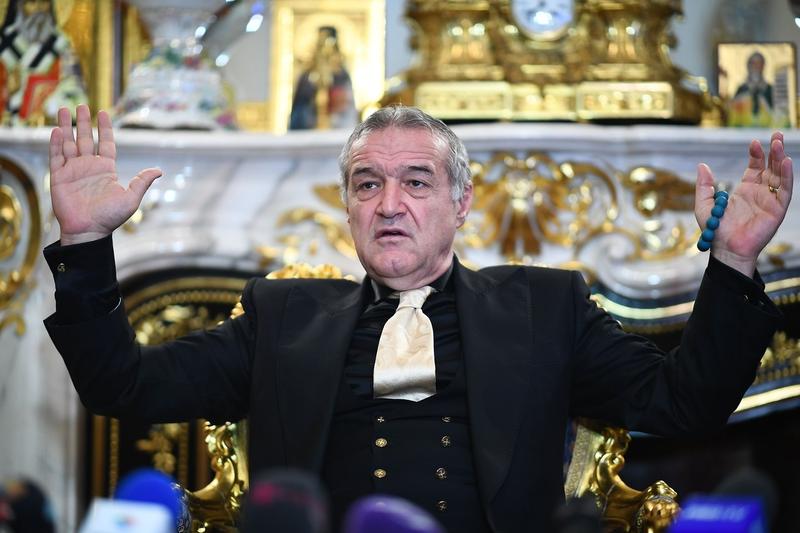 Patriarhul i-a interzis lui Gigi Becali să mai cânte în strana Catedralei Patriarhiei. Reacția omului de afaceri și motivele din spatele deciziei