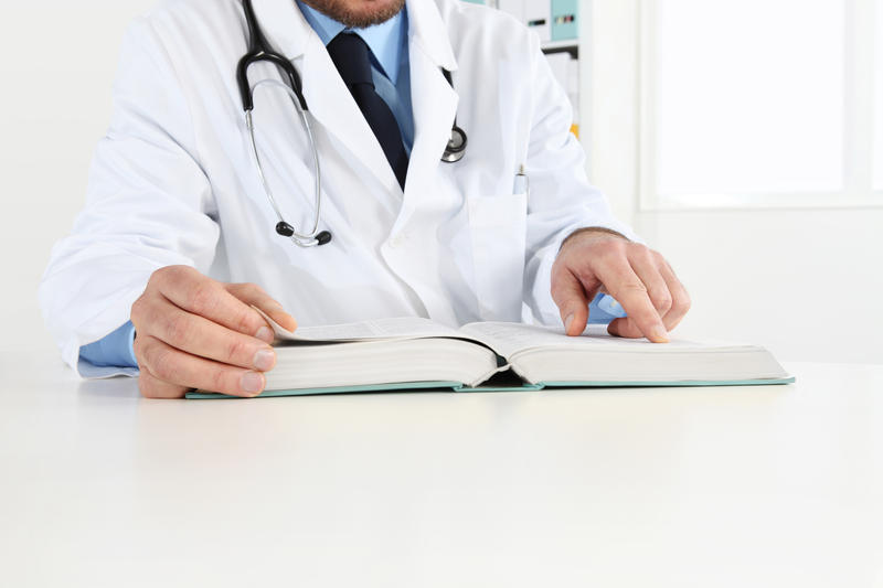 Patru medici de familie reținuți pentru decontarea a 14.500 de ore fictive de gardă, prejudiciu de aproape un milion de lei