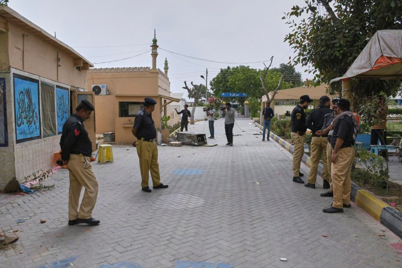 Peste 200 de deținuți au evadat dintr-o închisoare din Pakistan după ce gardienii i-au scos din celule în timpul unor replici seismice