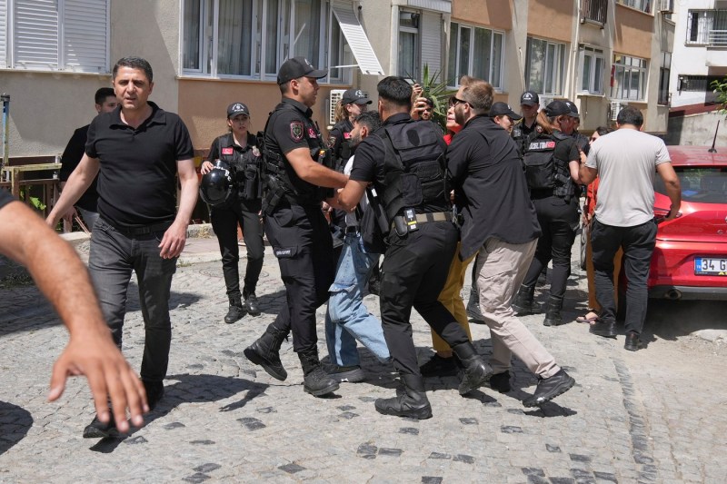 Peste 30 de persoane reținute la un marș Pride interzis în Istanbul