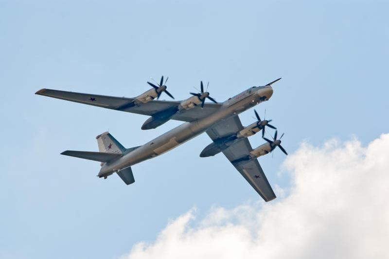 Peste 40 de bombardiere strategice rusești, afectate de dronele ucrainene în baze din Rusia, conform unei surse din SBU: „Flăcările devorează aeronavele”