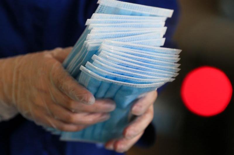 „Pierdere totală”. Ce se întâmplă cu liniile de producţie pentru măşti sanitare inaugurate în timpul pandemiei la Dragomireşti