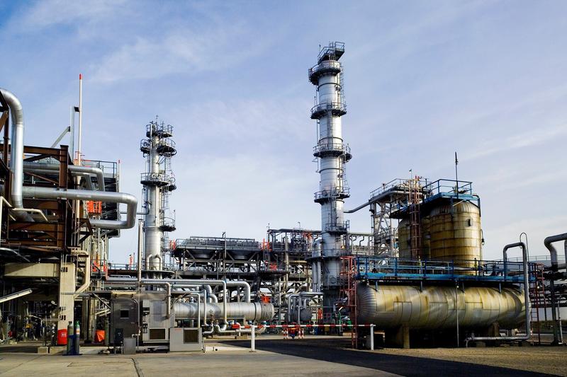 Prețurile petrolului și aurului înregistrează o creștere rapidă după atacurile Israelului asupra instalațiilor nucleare din Iran