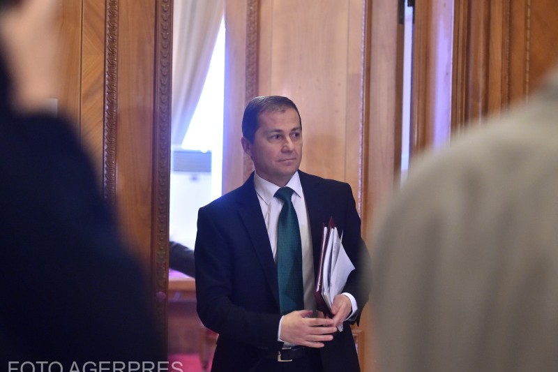 Propunere neașteptată pentru conducerea SRI: „Cel mai mare opozant anti-Coldea din sistem” / O descriere a introducerii lui Iohannis cu bătăi de gong