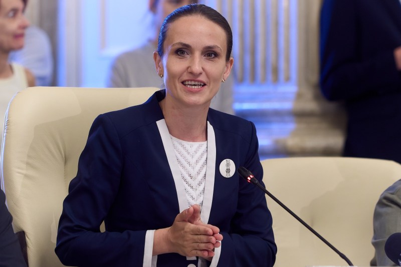 Raluca Turcan o susține pe Oana Ţoiu în urma criticiilor legate de ținuta sa: „O manifestare profundă de dispreț față de femei”