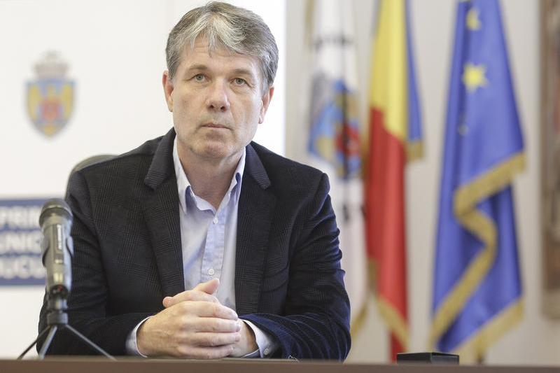 Refuzul Primăriei Brașov de a permite organizarea unui festival de sănătate mentală în Parcul Central, argumentând că „se calcă iarba”