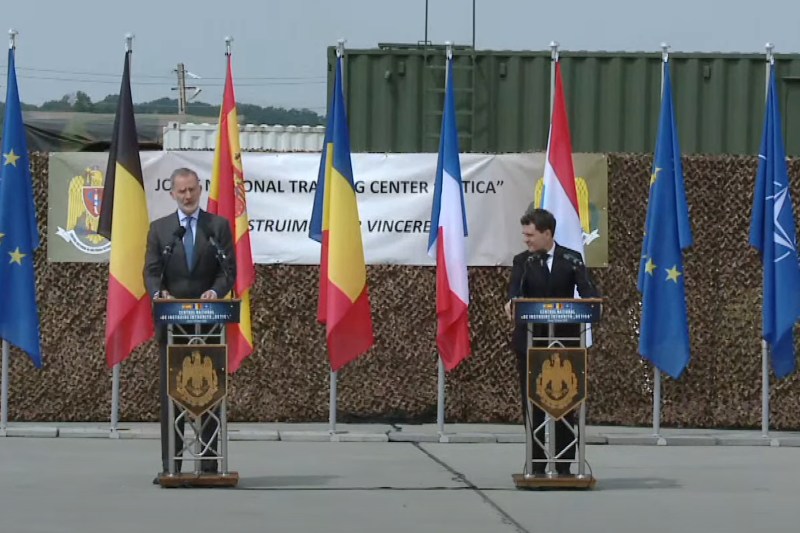 Regele Spaniei, însoțit de Nicușor Dan, vizitează baza de la Cincu: „Reiterăm parteneriatul nostru strategic început în 2013”