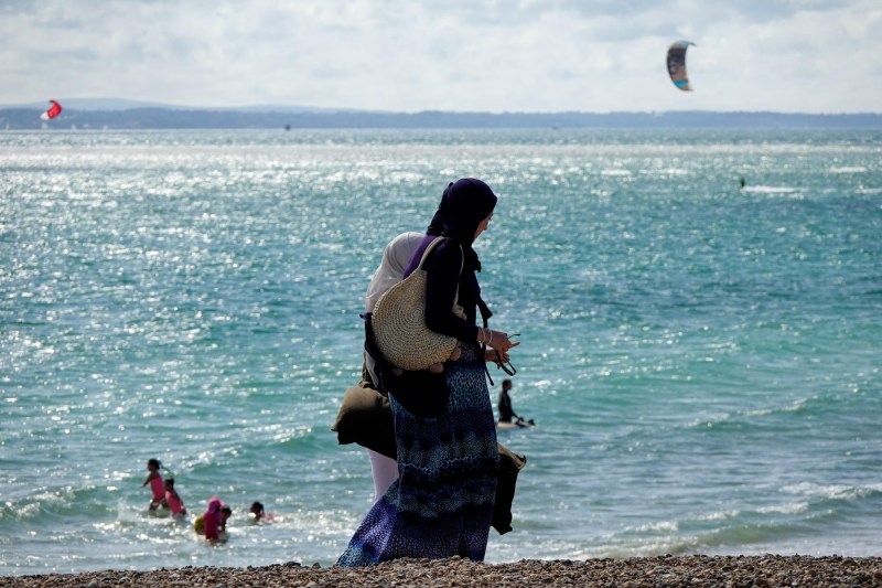 Regimul din Siria impune femeilor să se acopere la plajă. „Burkini”-ul devine obligatoriu și pentru vizitatoarele străine, cu excepții