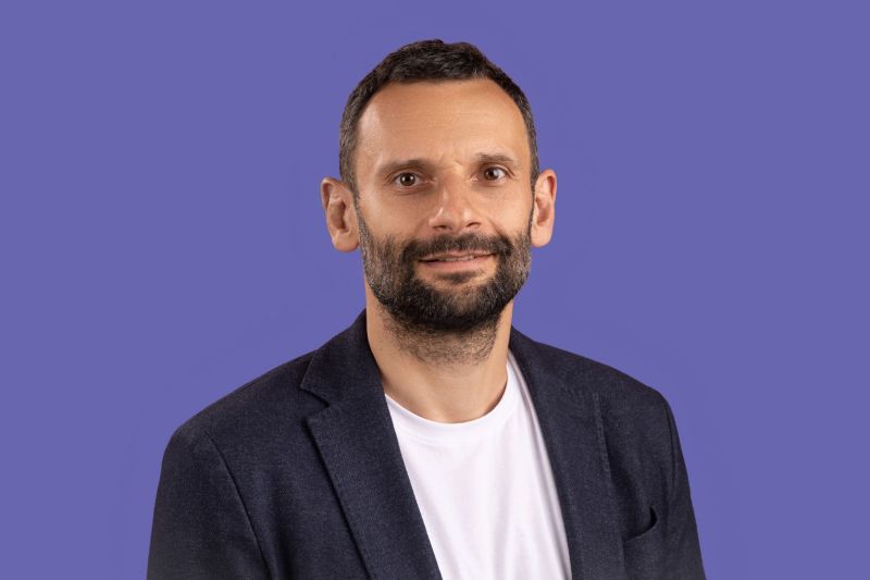 România la muncă în 2025: progrese în incluziune după un an electoral prelungit, dar 1 din 7 angajați aleg retragerea tacită