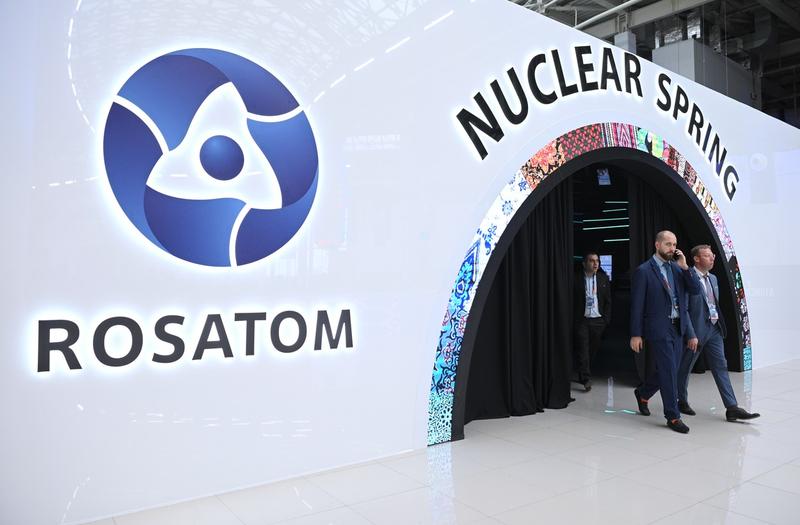 Rusia va iniția construcția primei centrale nucleare în Kazahstan, principalul furnizor mondial de uraniu