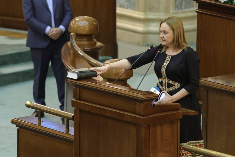 Senatoarea Cosmina Cerva, în urma solicitării de desființare a grupului S.O.S de către Şoşoacă: „Nu pleacă nimeni, rămânem în configurația actuală”