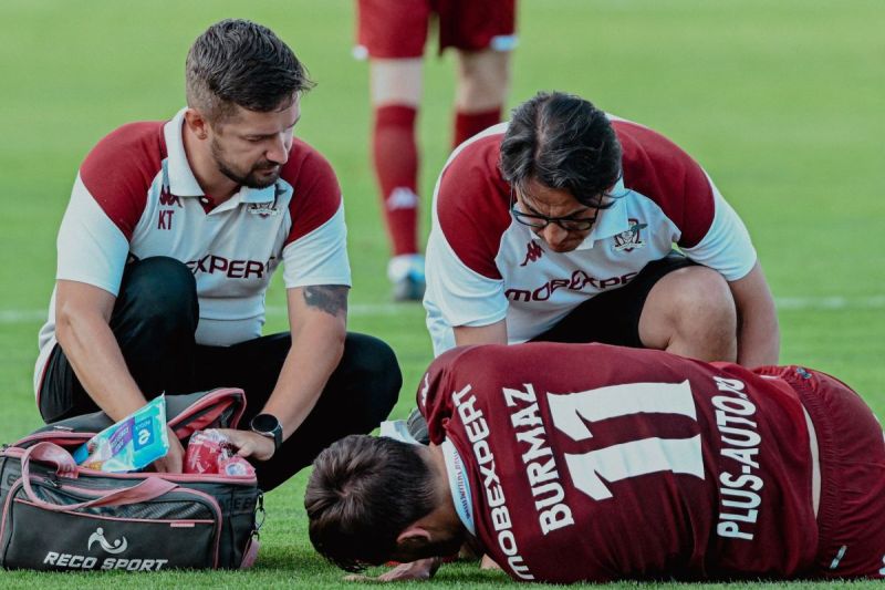 SuperLiga: Borisav Burmaz se confruntă cu o accidentare serioasă. Durata absenței atacantului de la Rapid