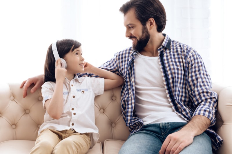 „Taci din gură, că așa spun eu!” nu mai este o regulă, ci o problemă! 7 principii de parenting ce necesită actualizare