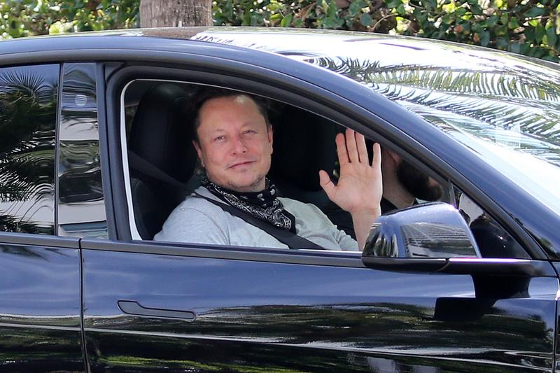 Tesla, acționată în judecată de proprietari din Franța pentru afectarea reputației lor