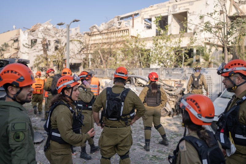 Trei decese și 67 de răniți după atacurile cu rachete iraniene asupra Israelului în dimineața zilei de luni