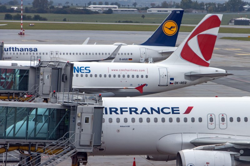 Trei dintre cele mai bune 10 companii aeriene din 2025 operază în România