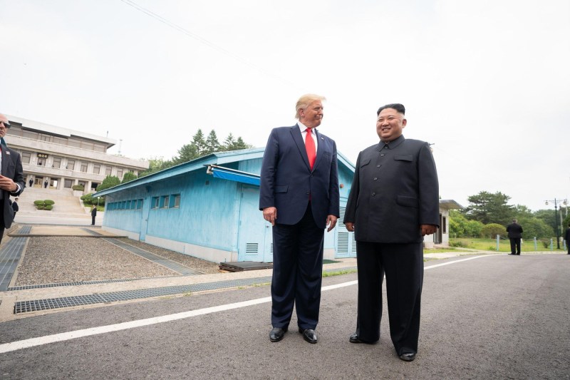 Trump încearcă să comunice cu Kim Jong Un, însă Coreea de Nord refuză scrisoarea