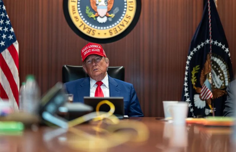 Trump urmărește din „Camera de criză” a Casei Albe atacul Iranului asupra bazei americane din Qatar