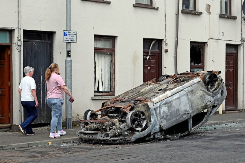 Tulburări în Ballymena: „Nu am mai dormit acasă de luni seară”, mărturisește o româncă din Irlanda de Nord