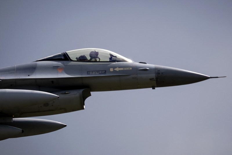 Ucraina, sub un asediu grav. Un avion F-16 doborât în urma unui atac aerian masiv