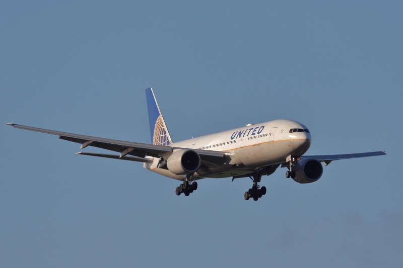 Un avion Boeing 777 a transmis un mesaj de urgență deasupra Oceanului Atlantic, la 8 ore de la decolare