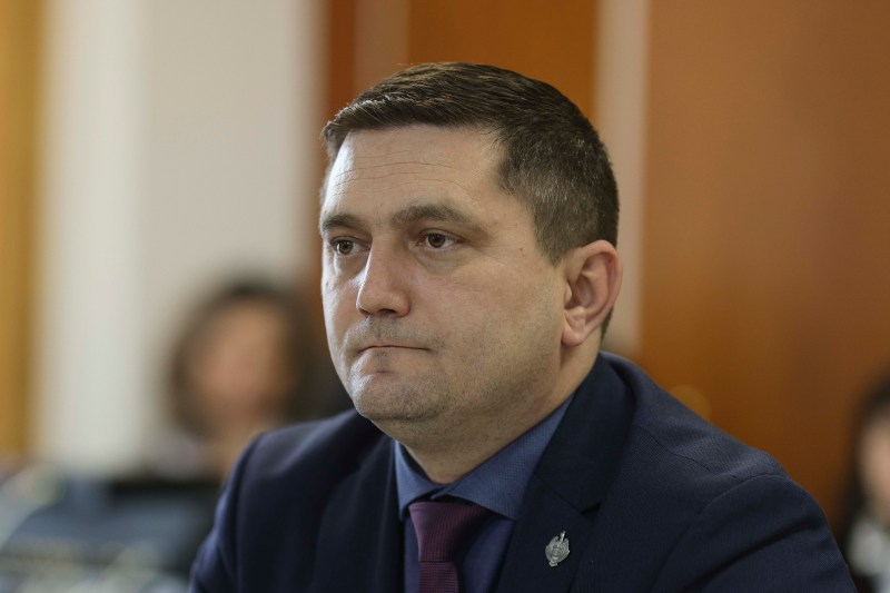 Un senator USR a alertat autoritățile după descoperirea unui „pachet suspect” sub vehiculul său