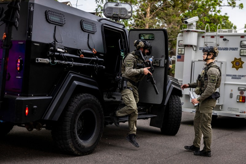 Un tânăr român de 26 de ani a recunoscut că este vinovat în SUA pentru utilizarea tehnicii „swatting” împotriva oficialilor