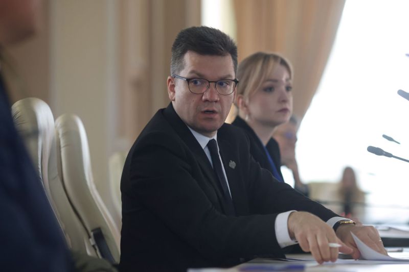 USR solicită din nou demiterea lui Mihail Neamțu din funcția de președinte al Comisiei de Cultură, după un incident inacceptabil la adresa noii ministre de Externe, Oana Țoiu.