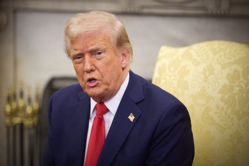 VIDEO Donald Trump îl cataloghează pe șeful Fed drept „cap sec” și solicită din nou reducerea dobânzilor