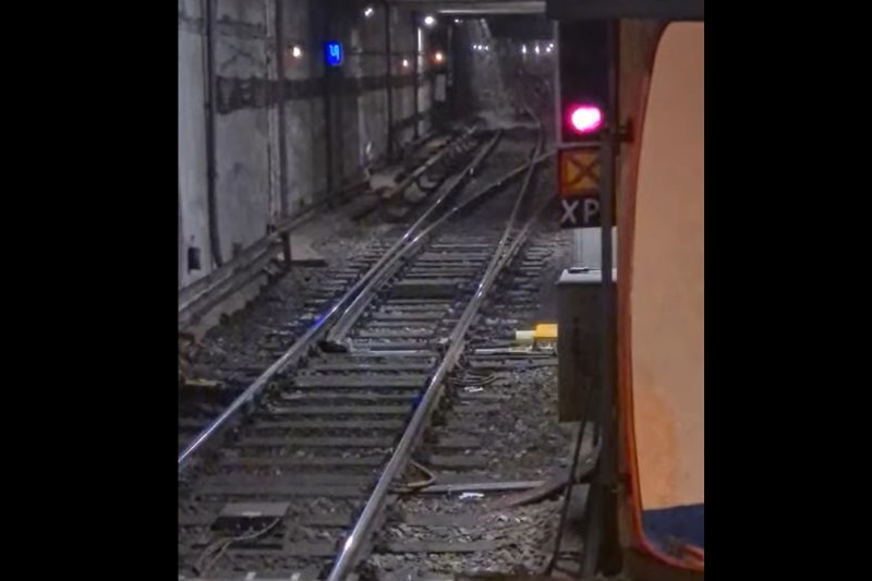 VIDEO Incidente la metrou din cauza inundațiilor din Capitală: Un zid a cedat sub peron într-o stație, iar în altă parte apa a inundat linia de alimentare electrică