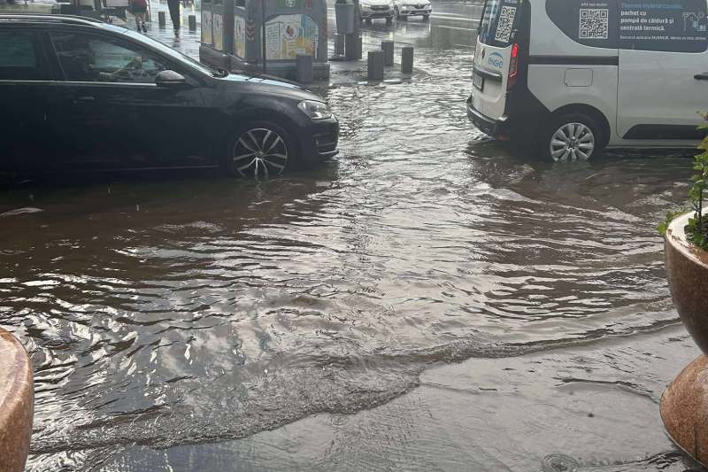 VIDEO Inundații în centrul Capitalei din cauza ploilor