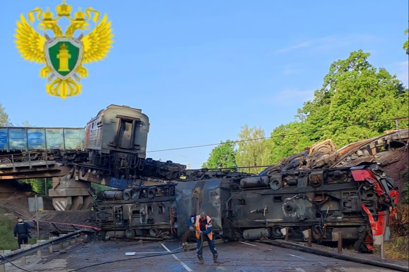 VIDEO: Prăbușirea a două poduri în Rusia duce la deraierea a două trenuri, soldată cu 7 morți și peste 60 de răniți: Un oficial rus afirmă că Ucraina a devenit o enclavă teroristă