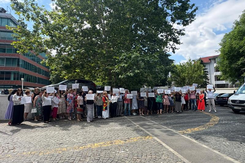 VIDEO Protest spontan la MIPE: „Angajații trebuie să se «sacrifice» pentru strategia Bolojan de resuscitare a bugetului”