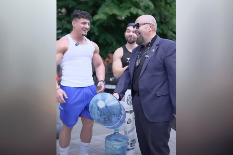 VIDEO România, țara unde Piedone, liderul protecției consumatorilor, promovează pe rețelele sociale un produs al unei companii / E a unui fost politician / ”O coincidență” / Cum se prezintă ”spotul publicitar”