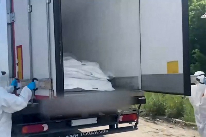 VIDEO Rușii au trimis camioane cu trupurile a 1.200 de soldați ucraineni la granița cu Ucraina. Televiziunile au fost chemate la fața locului