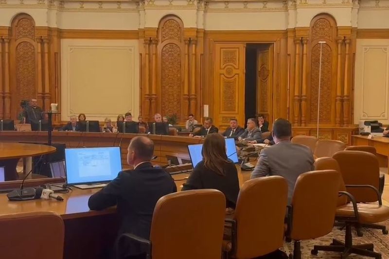 VIDEO: Scenă tumultoasă în Parlament la audierea lui Csaba Asztalos, candidat al coaliției pentru funcția de judecător al Curții Constituționale