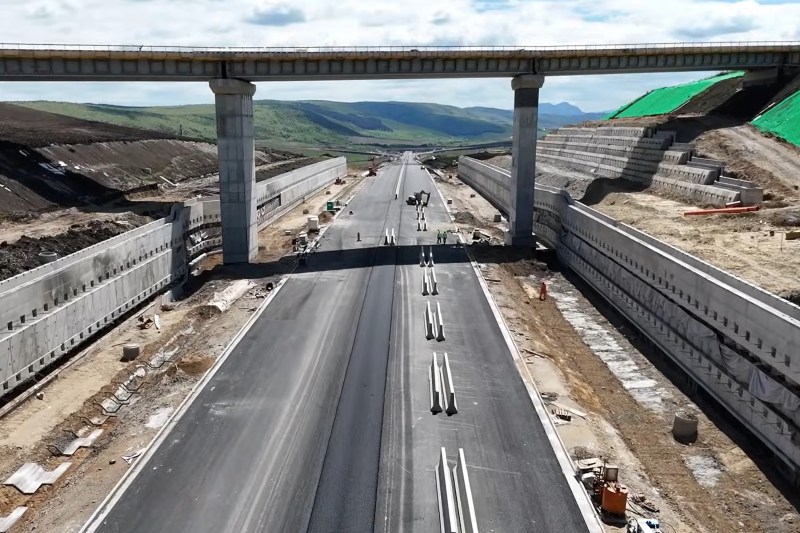 VIDEO Un drum expres mai puțin cunoscut, dar care va fi gata în luna iulie. Cum arată acum / „Un ciot important cât o autostradă întreagă”