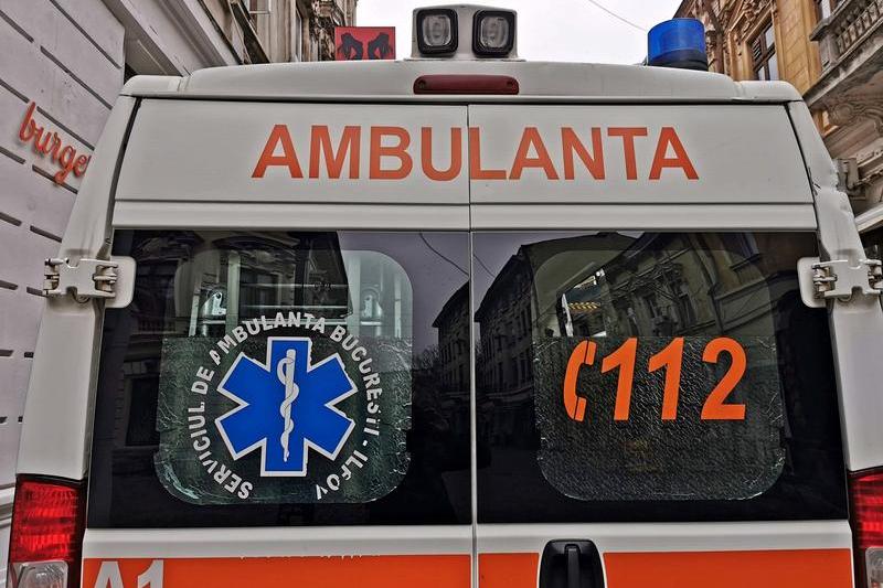 VIDEO: Un lift în care se aflau trei adulți și un copil mic s-a prăbușit două etaje, într-un bloc din Timișoara