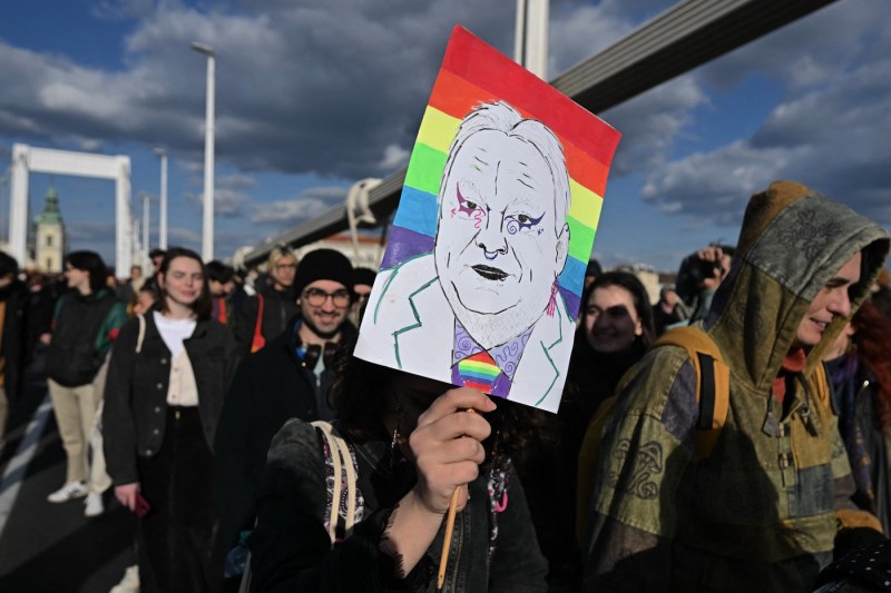 Viktor Orban, provocat de mii de protestatari. Ce riscuri implică participarea la Budapest Pride, interzis de autoritățile ungare