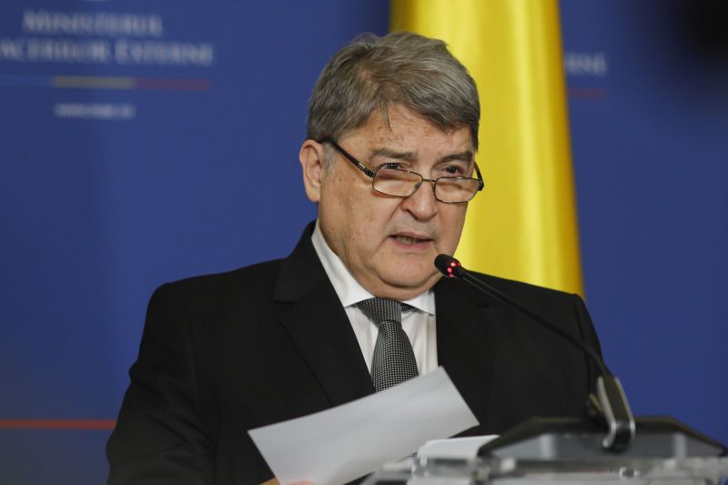 Zeci de români din Iran și Israel așteaptă repatrierea. Emil Hurezeanu: Azerbaidjanul nu îi acceptă pe cei cu cetățenie iraniană