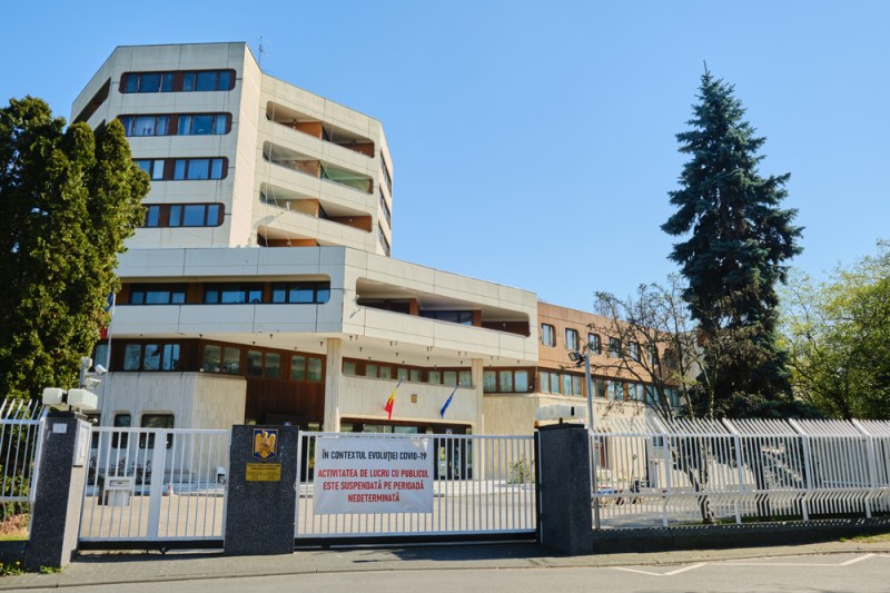 Accesul românilor la serviciile consulare din Bonn, blocat de mai multe luni. În timp ce MAE promite că va rezolva, programările sunt oferite de intermediari contra-cost: „Ai nevoie de ajutor?”