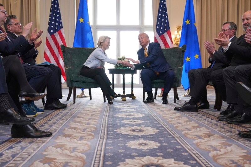 Acord comercial semnat între Uniunea Europeană și Statele Unite după negocieri îndelungate. Declarațiile liderilor Trump și von der Leyen